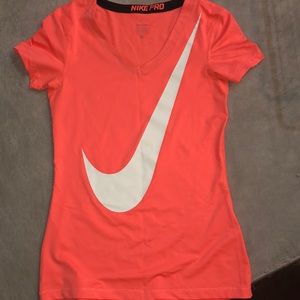 Nike Pro women’s T-shirt